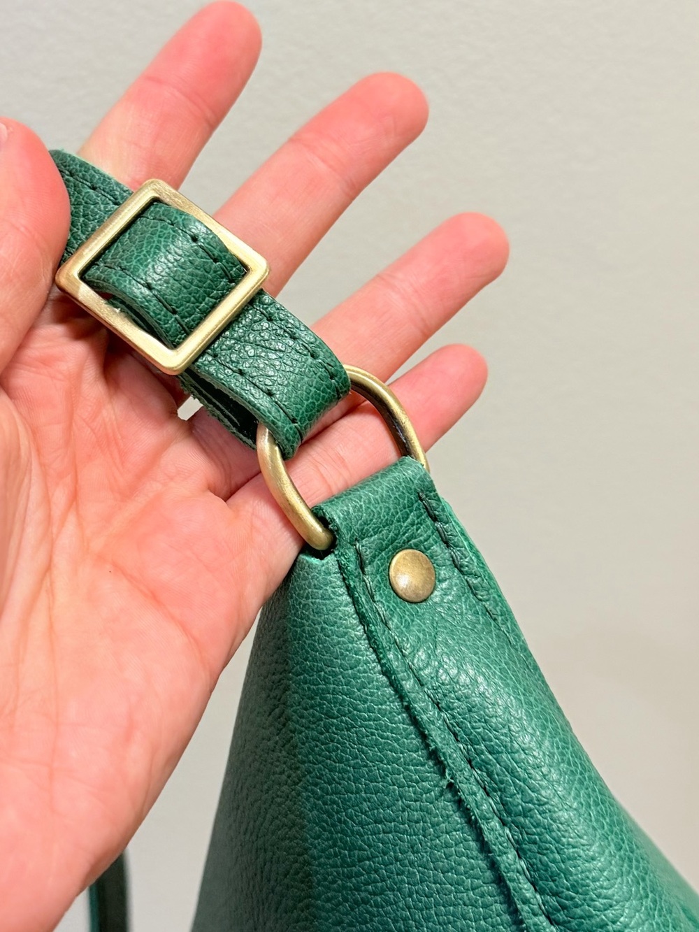 Portland Leather Medium Koala Bacalar Green Sling Bag - Picture 6 of 6